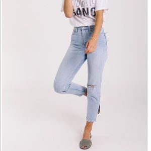 levi’s highwasted mom jeans
